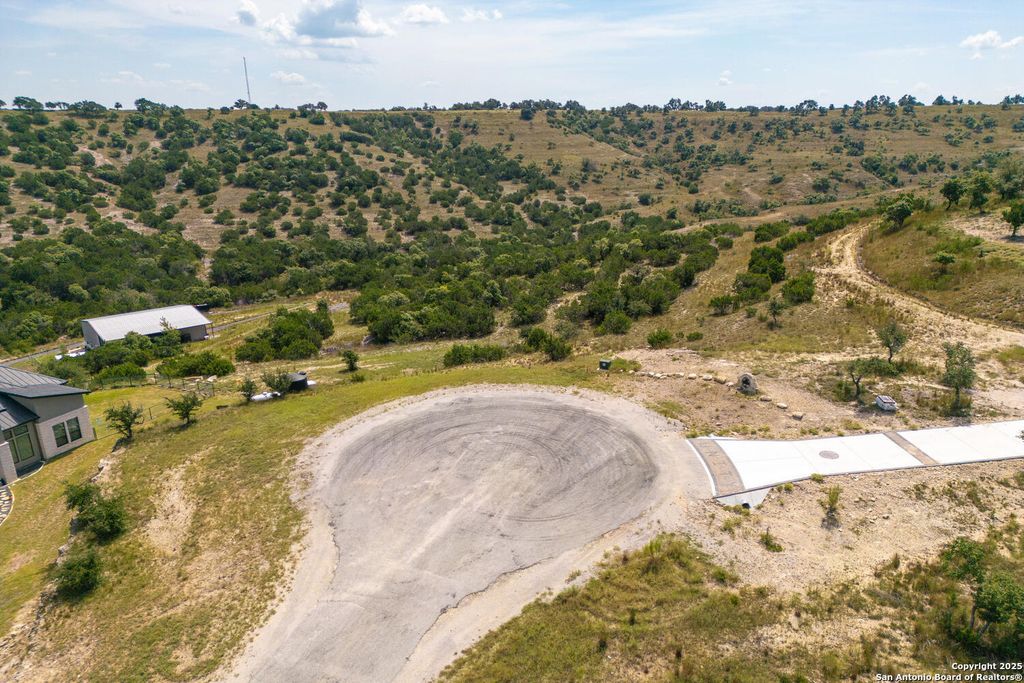 50 thriving oak, Blanco, TX 78606