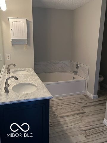 10225 Lothbury Circle, Fishers, IN 46037