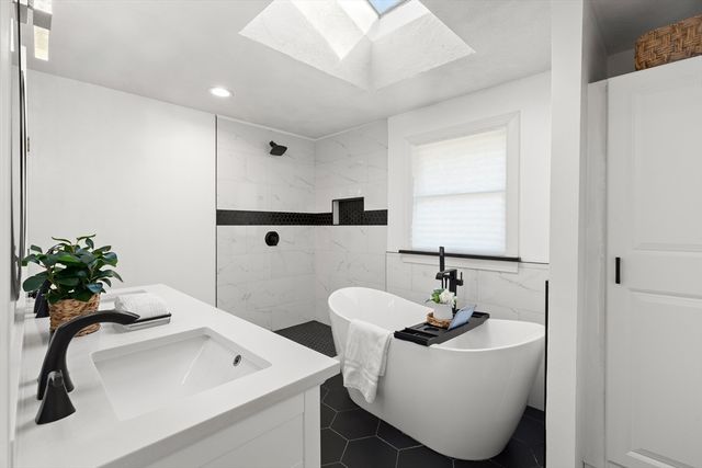 110 Russell St, Peabody, MA 01906