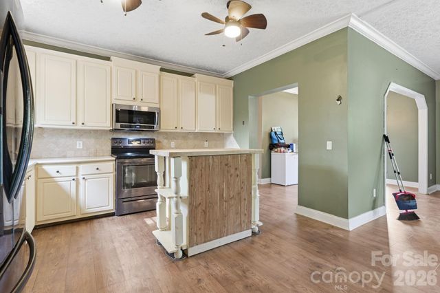 2825 Sweeping Pine Lane, Denver, NC 28037