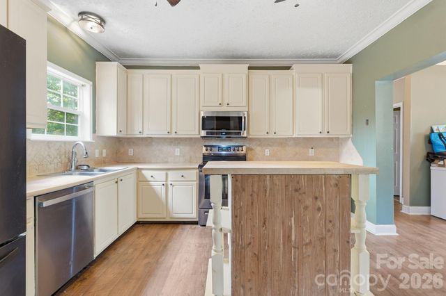 2825 Sweeping Pine Lane, Denver, NC 28037