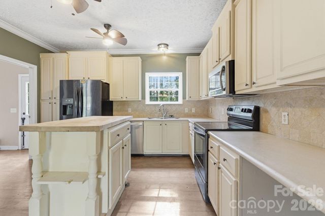 2825 Sweeping Pine Lane, Denver, NC 28037