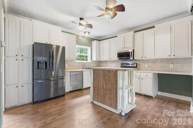 2825 Sweeping Pine Lane, Denver, NC 28037