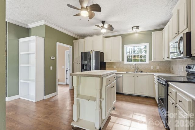 2825 Sweeping Pine Lane, Denver, NC 28037