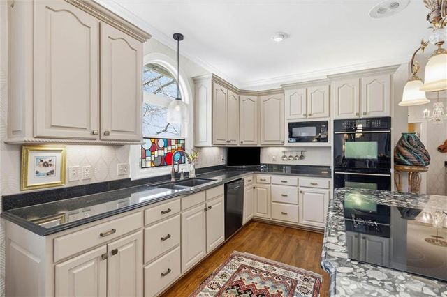 2606 Charleston Oaks Drive E, Mobile, AL 36695