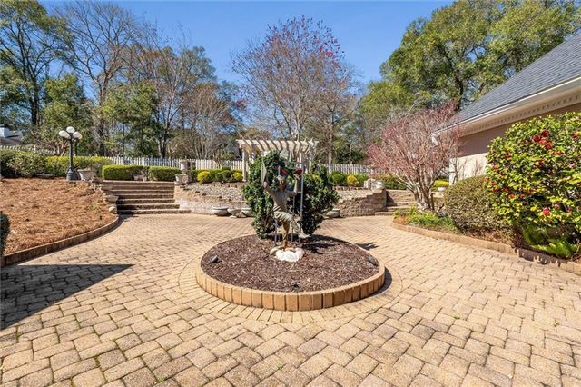 2606 Charleston Oaks Drive E, Mobile, AL 36695