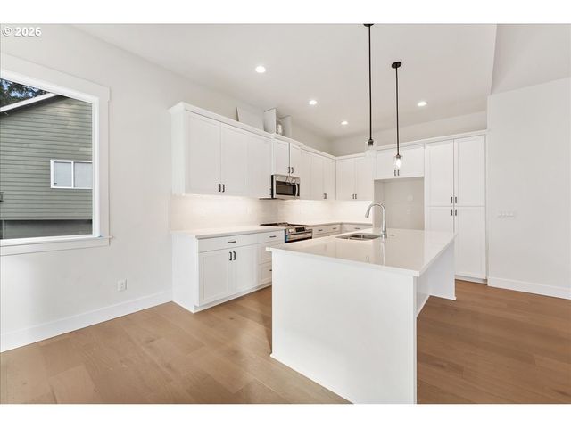 737 Se FOREST GLEN Rd, Estacada, OR 97023