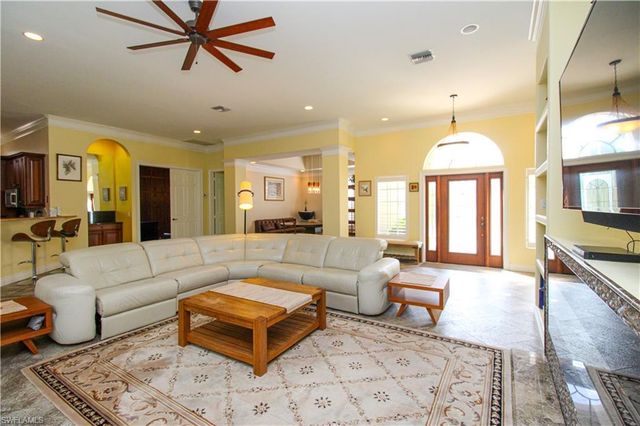 627 Soliel DR, Naples, FL 34110