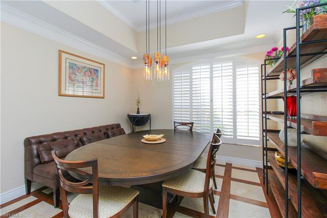 627 Soliel DR, Naples, FL 34110