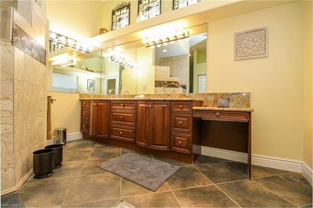 627 Soliel DR, Naples, FL 34110