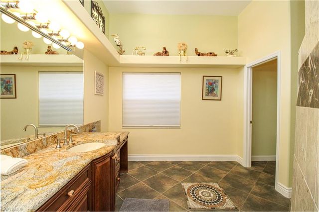 627 Soliel DR, Naples, FL 34110