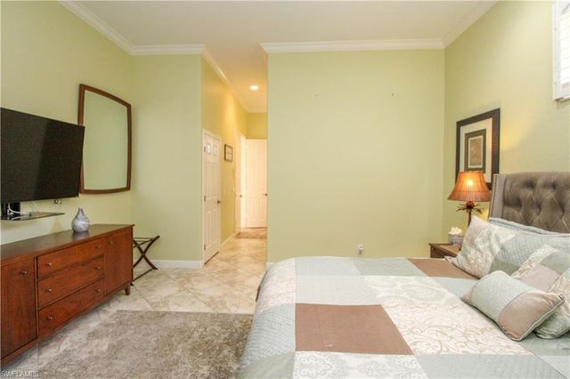 627 Soliel DR, Naples, FL 34110