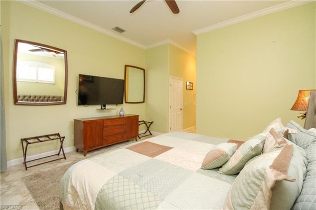 627 Soliel DR, Naples, FL 34110