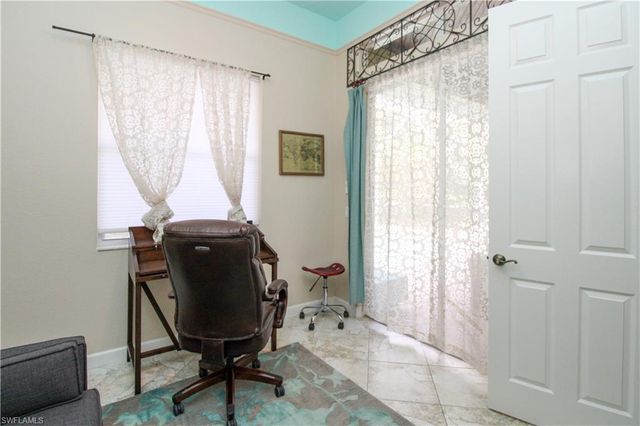 627 Soliel DR, Naples, FL 34110