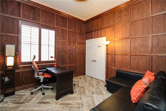 627 Soliel DR, Naples, FL 34110