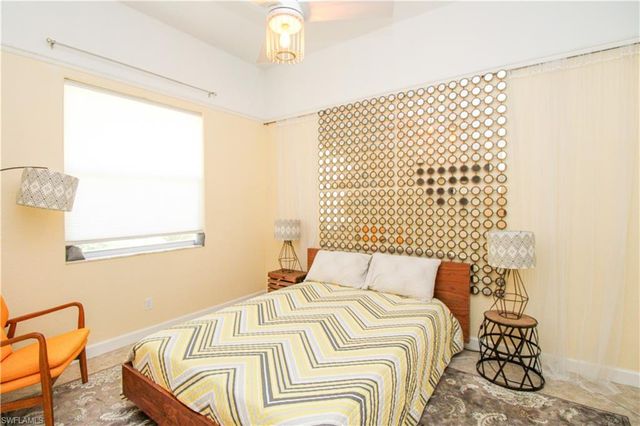 627 Soliel DR, Naples, FL 34110