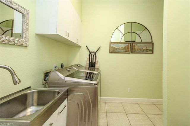 627 Soliel DR, Naples, FL 34110