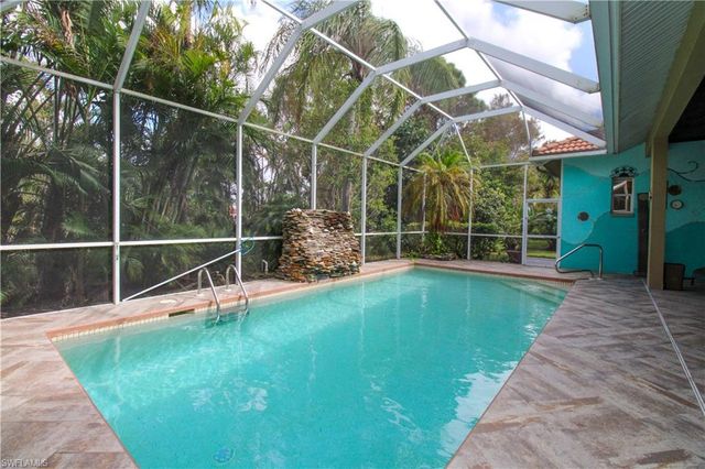 627 Soliel DR, Naples, FL 34110