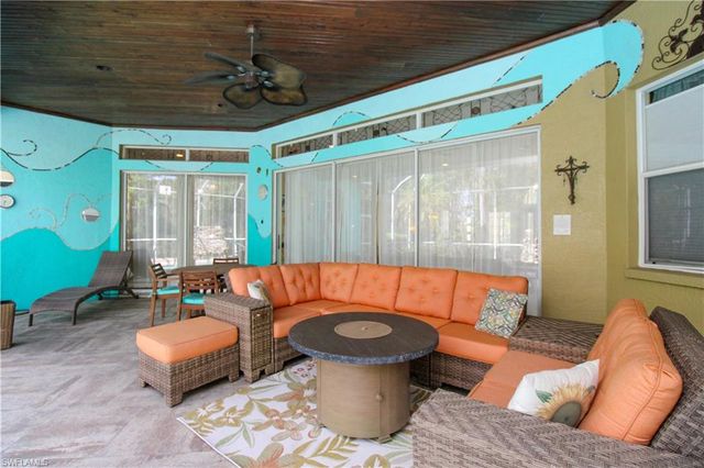 627 Soliel DR, Naples, FL 34110