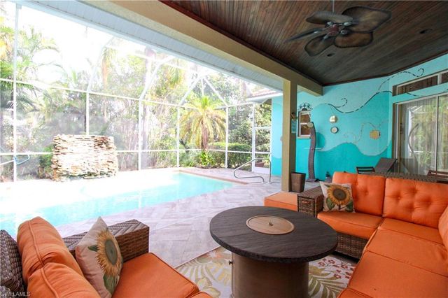 627 Soliel DR, Naples, FL 34110