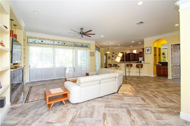 627 Soliel DR, Naples, FL 34110