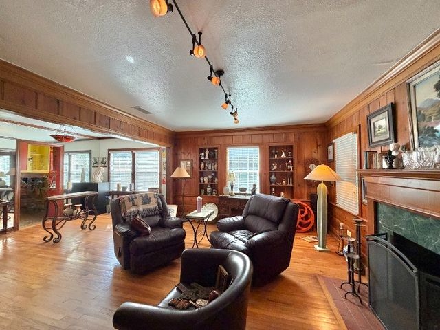 5419 Stoneleigh Avenue, Dallas, TX 75235