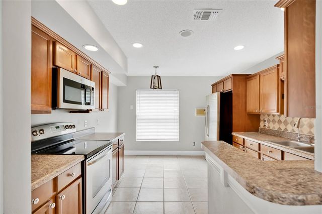 682 ASCOT CIRCLE, Orlando, FL 32825