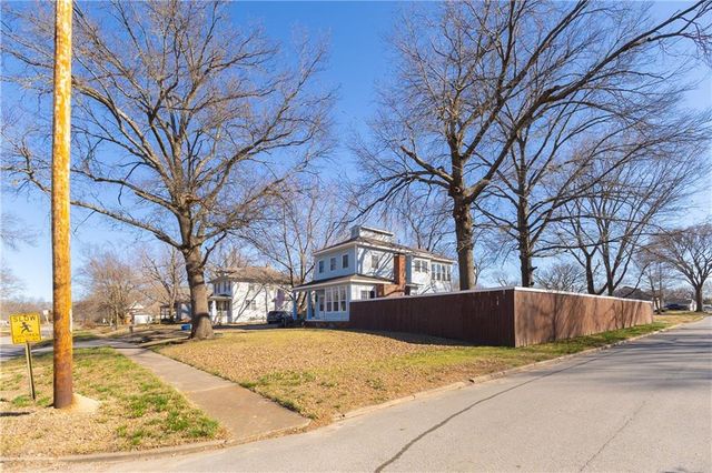 703 E 4th Street, Cherryvale, KS 67335