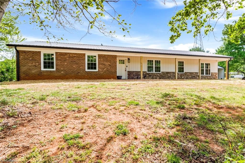 2401 White Horn Road, Kernersville, NC 27284