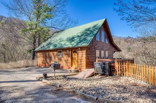 2810 Teaberry Hill Way, Sevierville, TN 37862