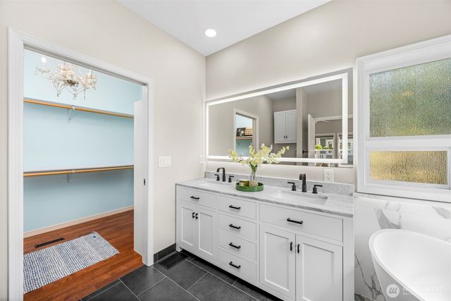 4455 Lakeview Court NW, Bremerton, WA 98312