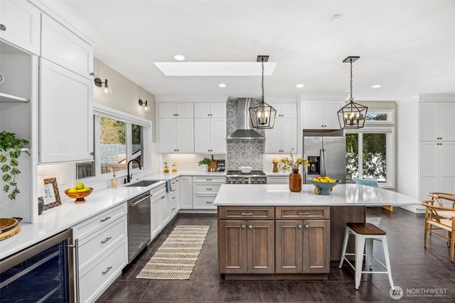 4455 Lakeview Court NW, Bremerton, WA 98312