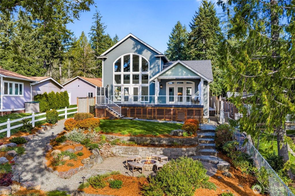 4455 Lakeview Court NW, Bremerton, WA 98312