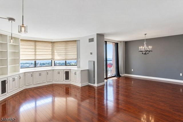 1328 Harmon Cove Tower, Secaucus Town, NJ 07094