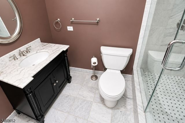 1328 Harmon Cove Tower, Secaucus Town, NJ 07094