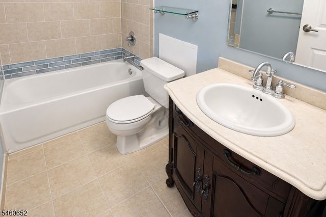 1328 Harmon Cove Tower, Secaucus Town, NJ 07094