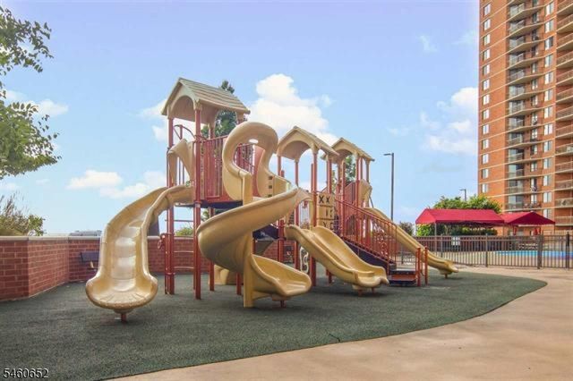 1328 Harmon Cove Tower, Secaucus Town, NJ 07094