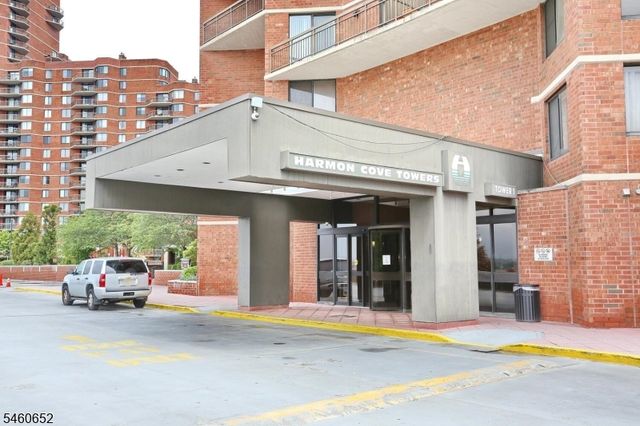 1328 Harmon Cove Tower, Secaucus Town, NJ 07094