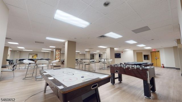 1328 Harmon Cove Tower, Secaucus Town, NJ 07094