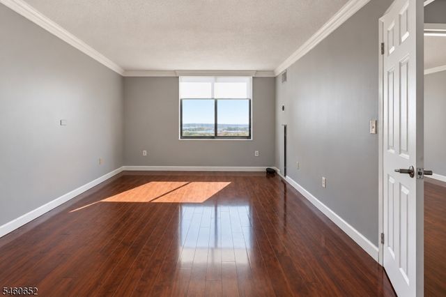 1328 Harmon Cove Tower, Secaucus Town, NJ 07094