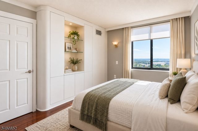 1328 Harmon Cove Tower, Secaucus Town, NJ 07094