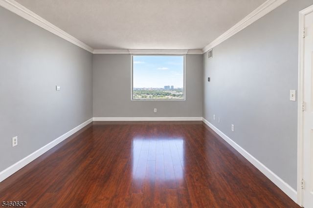 1328 Harmon Cove Tower, Secaucus Town, NJ 07094