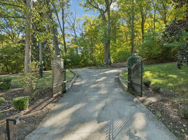515 Hillwood Blvd, Nashville, TN 37205