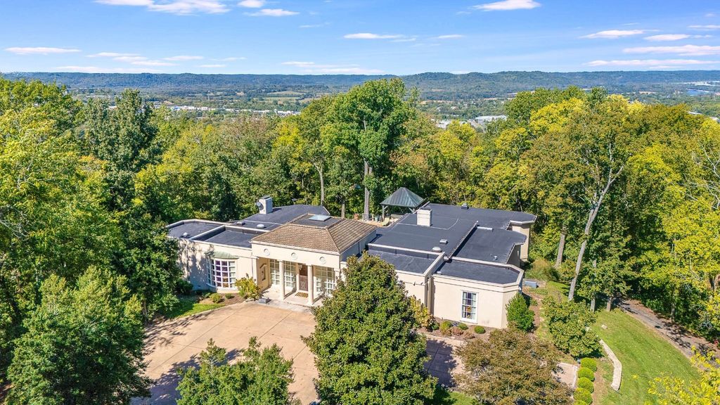 515 Hillwood Blvd, Nashville, TN 37205