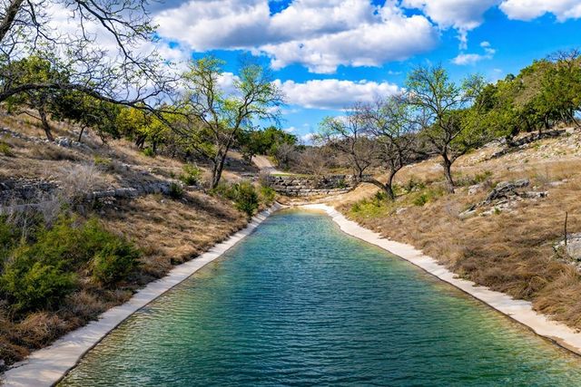 4565 Zenner-Ahrens Rd, Fredericksburg, TX 78624