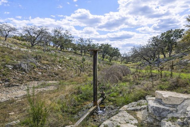 4565 Zenner-Ahrens Rd, Fredericksburg, TX 78624
