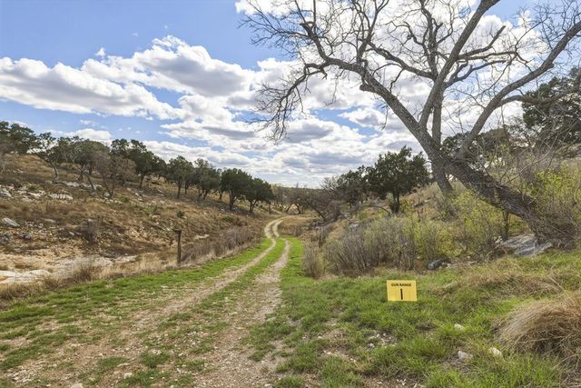 4565 Zenner-Ahrens Rd, Fredericksburg, TX 78624