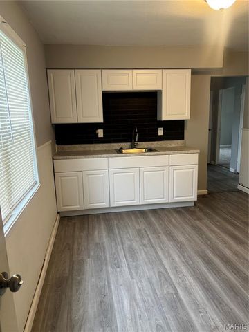 9836 Lorna Lane, St Louis, MO 63136