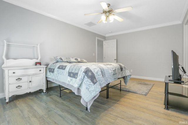 5740 Waterstone Drive, Newburgh, IN 47630