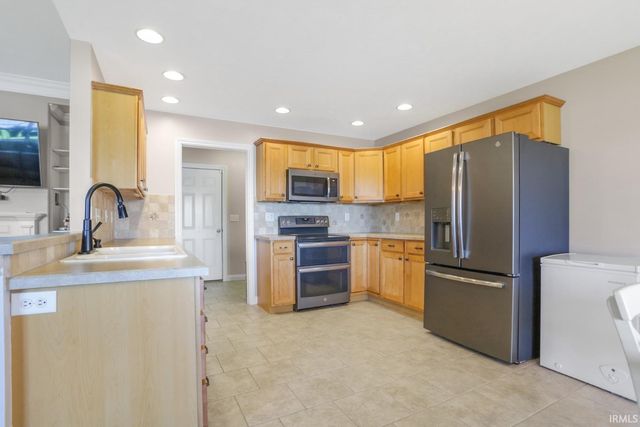 5740 Waterstone Drive, Newburgh, IN 47630